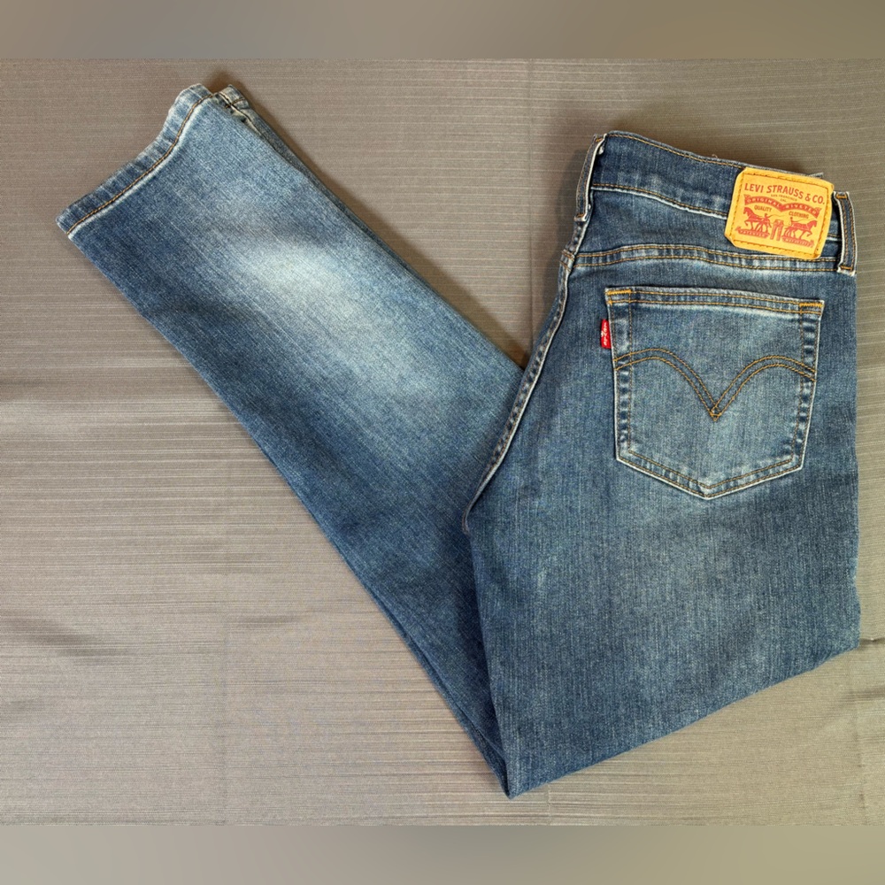Levi’s Boyfriend Jeans Women’s Size 28 Distressed Medium Wash Denim Stretch